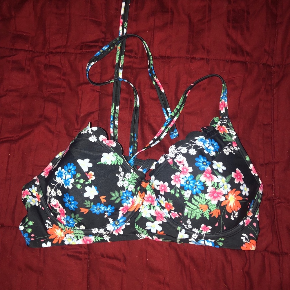 Floral Print Plus Size Scallop Bikini Top